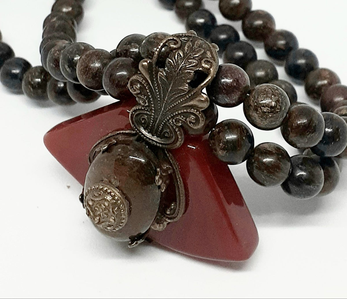 santaku ネックレス　gemstone necklace brown Brown Double Stranded Gemstone Necklace from Shikapii