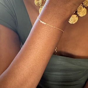 Tiny Pearls Bracelet, Freshwater Natural Pearl Bracelet, Bridesmaids Gift, Minimalist Pearl Gold Chain Bracelet, Gift For Her, Gift For Mom